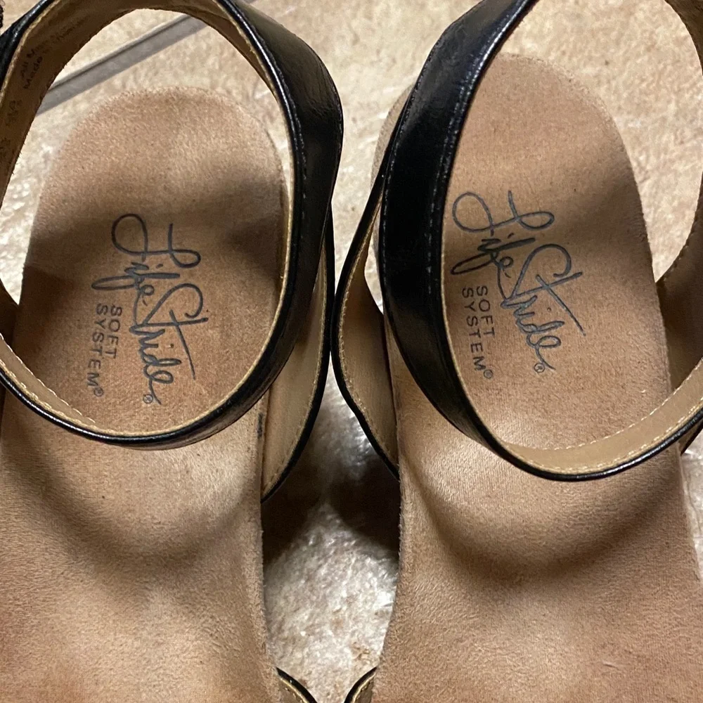 Life Stride Black and Tan Size 6.5M Women's Comfy Sandals Summer